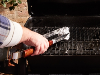 How to Clean a Grill with Aluminum Foil